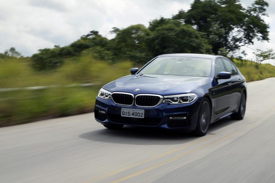  BMW 540i Sedan M Sport 2017 года  (LA) (фото 2 из 40)
